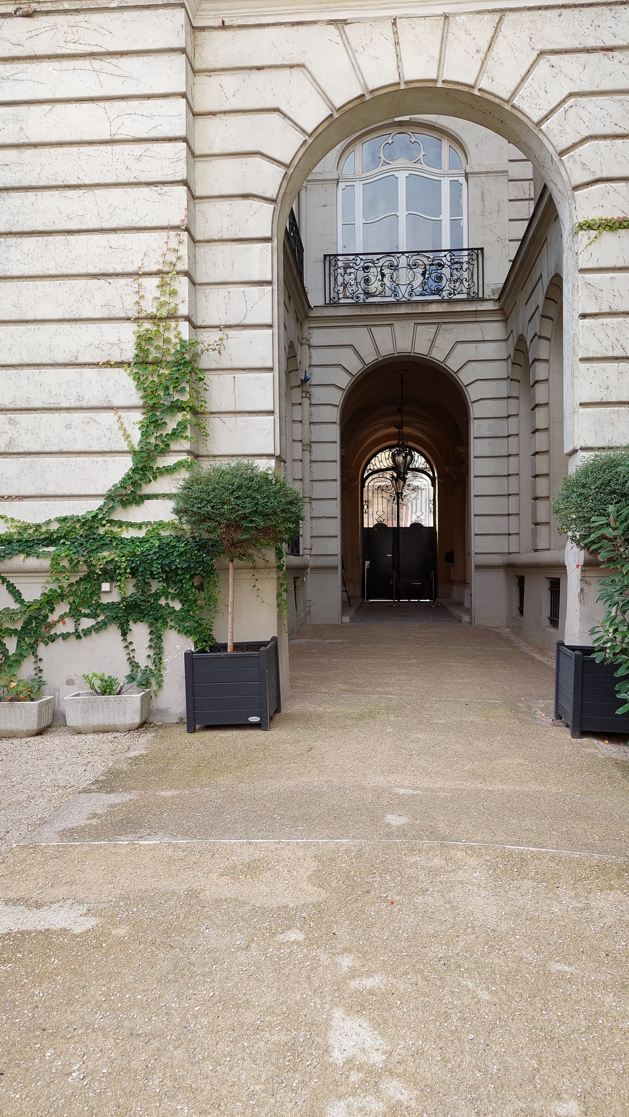 Exposición de Liliana Caram en Embajada Argentina Francia - Arte contemporáneo